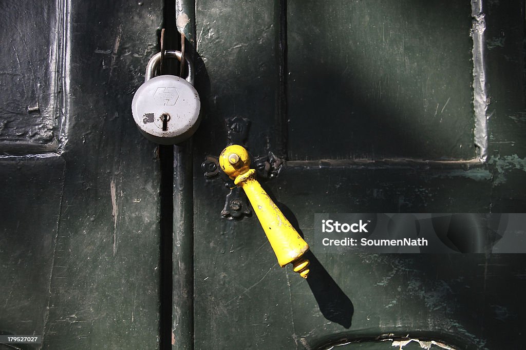 Vintage Old дверь Головка переключателя с замком - Стоковые фото Антиквариат роялти-фри