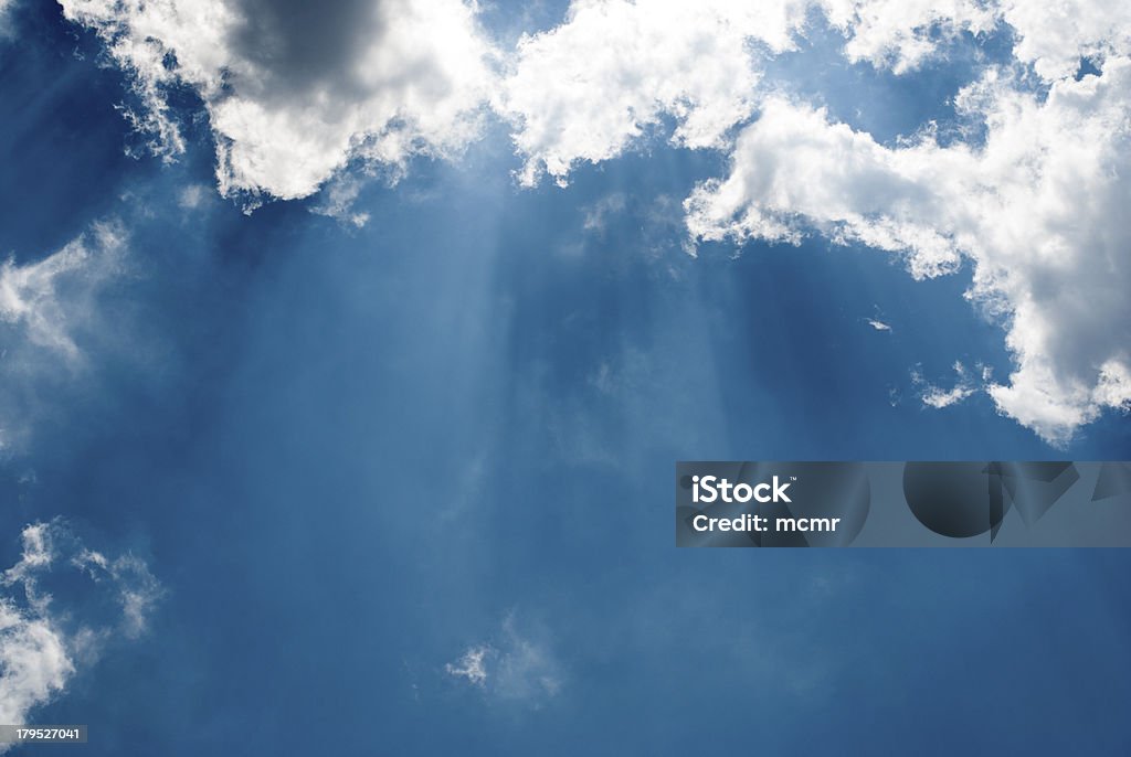 Ciel bleu et nuages blancs - Photo de Beauté de la nature libre de droits
