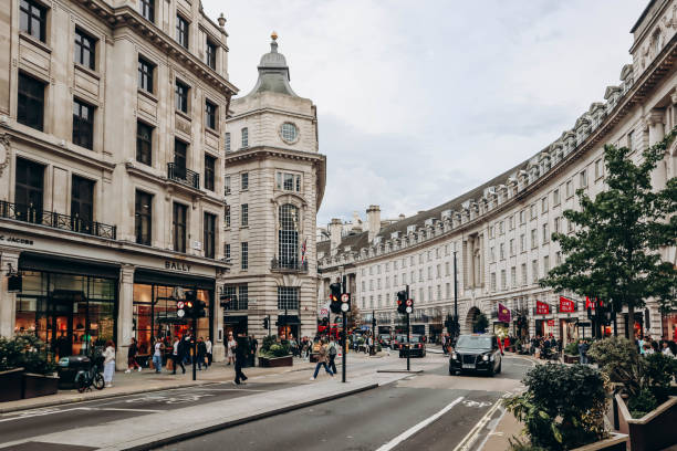 beautiful Mayfair district in the West End of London, on an autumn warm day London, United Kingdom - September 25, 2023: beautiful Mayfair district in the West End of London, on an autumn warm day Mayfair stock pictures, royalty-free photos & images