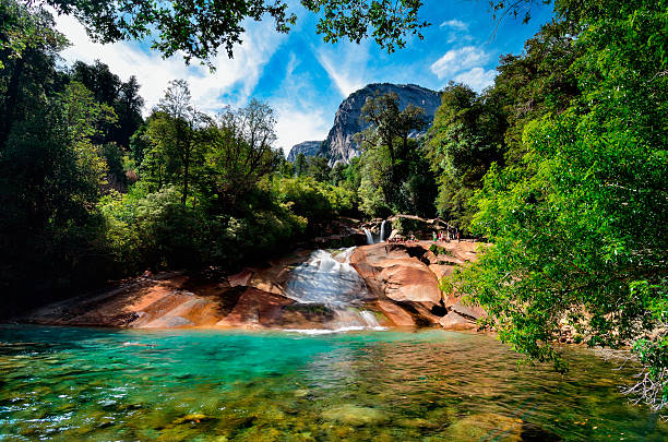 vale cochamo - awe beauty in nature waterfall cool imagens e fotografias de stock