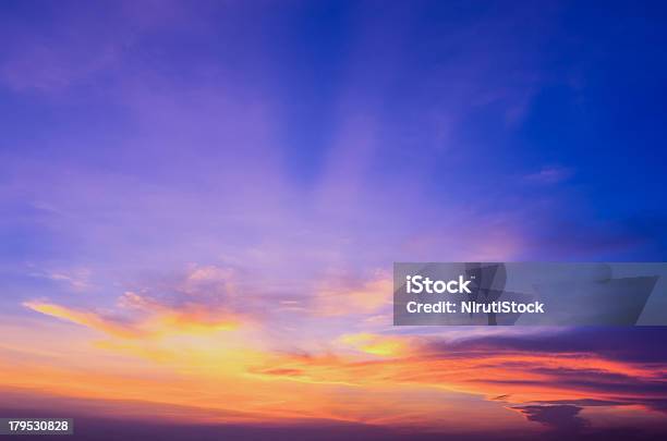 Foto de Do Pôrdosol e mais fotos de stock de Amarelo - Amarelo, Azul, Calor