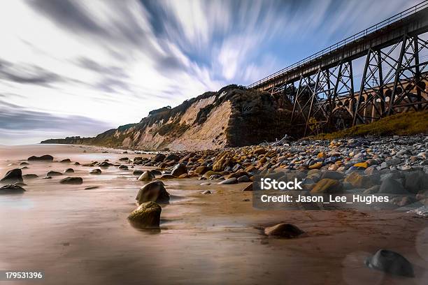 Two Bridges Am Strand Stockfoto und mehr Bilder von Alles hinter sich lassen - Alles hinter sich lassen, Bewegung, Brücke