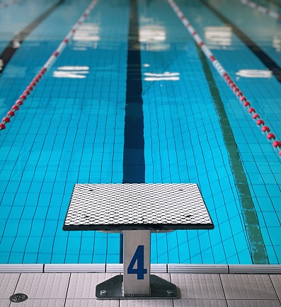 Diving platform in an indoor swimming pool