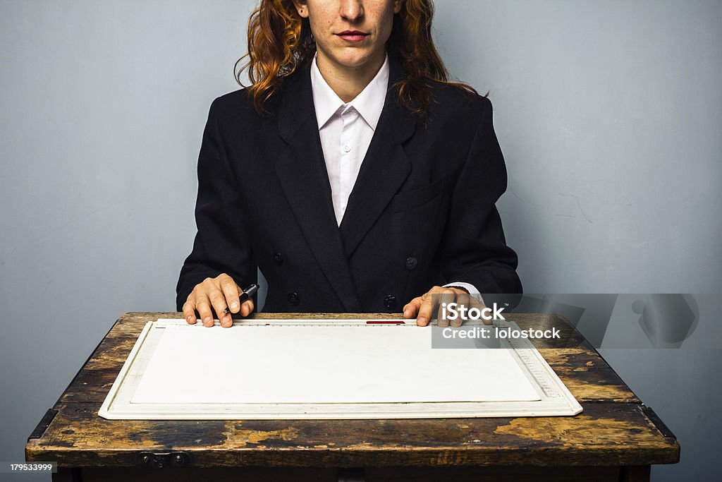 Mulher de negócios no drawing board - Foto de stock de Adulto royalty-free