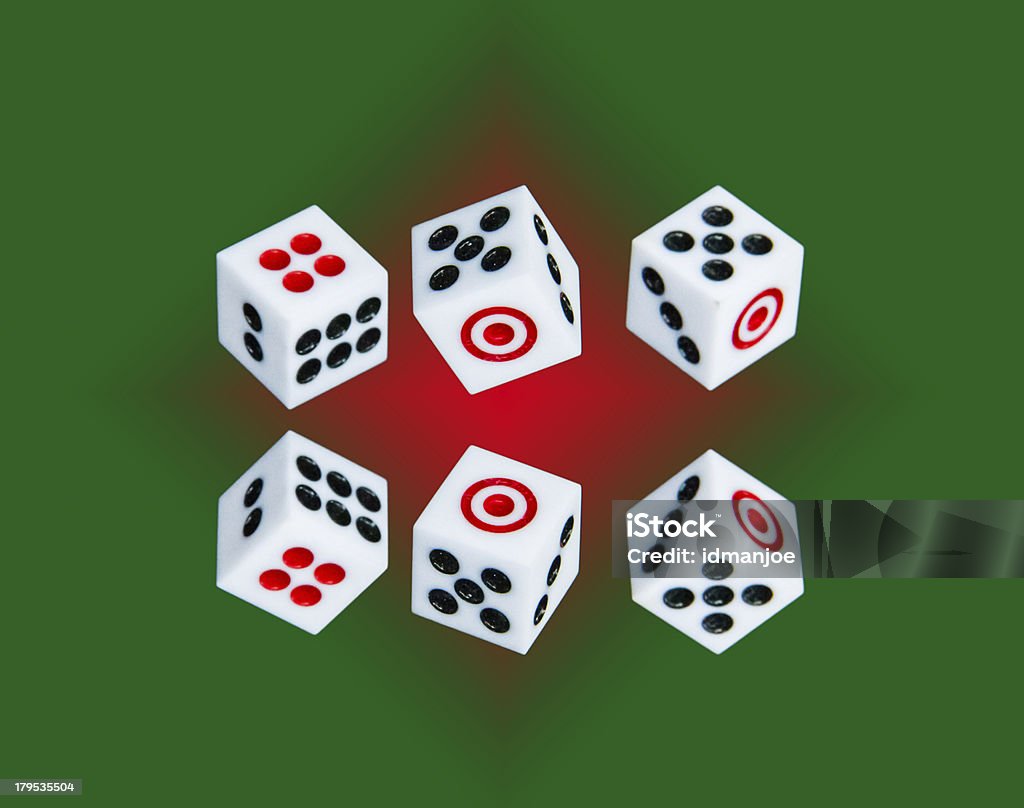 Six dices sur fond rouge et vert - Photo de Affaires libre de droits