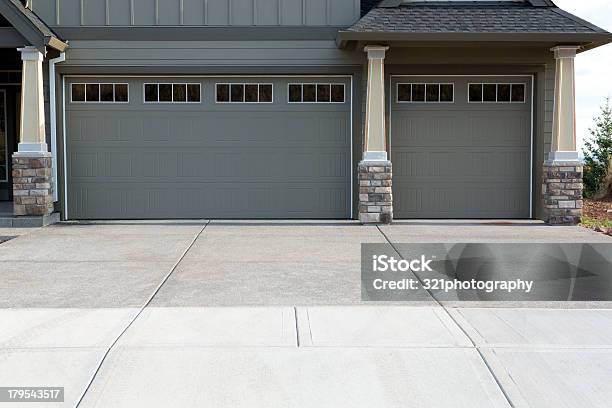 Drei Car Garage Stockfoto und mehr Bilder von Auffahrt - Auffahrt, Außenaufnahme von Gebäuden, Bauwerk