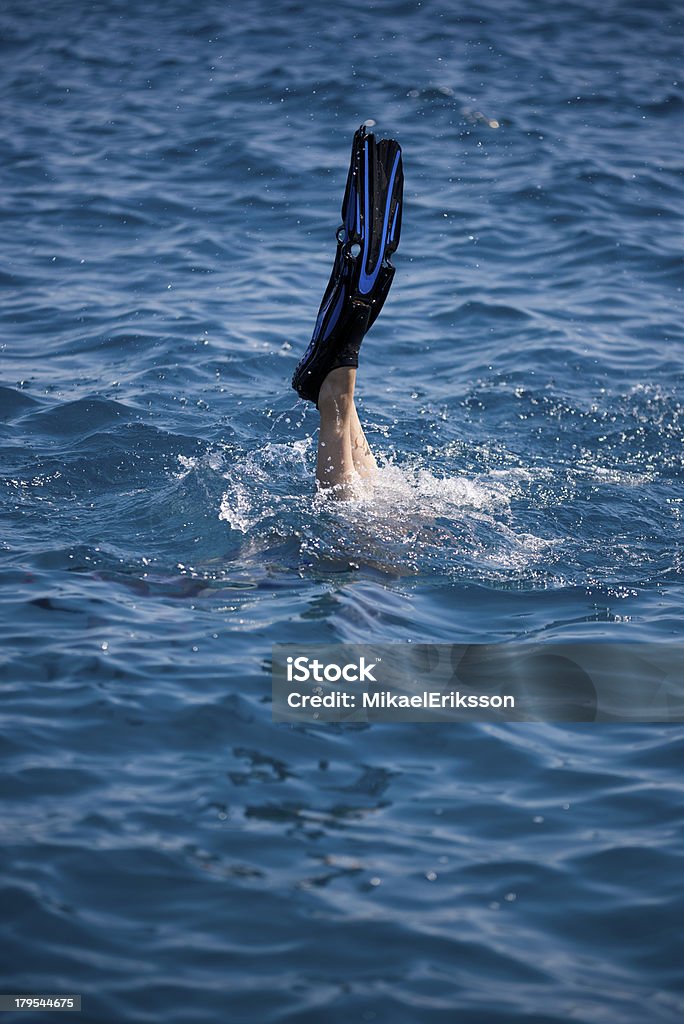 Snorkler dvinng sur la mer - Photo de Archipel des Cyclades libre de droits