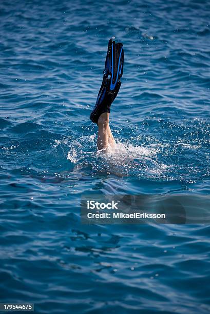 Photo libre de droit de Snorkler Dvinng Sur La Mer banque d'images et plus d'images libres de droit de Archipel des Cyclades - Archipel des Cyclades, Bleu, Environnement