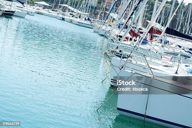 Barcos No Cais - Fotografias de stock e mais imagens de Barco à Vela - Barco à Vela, Classe Alta, Docas
