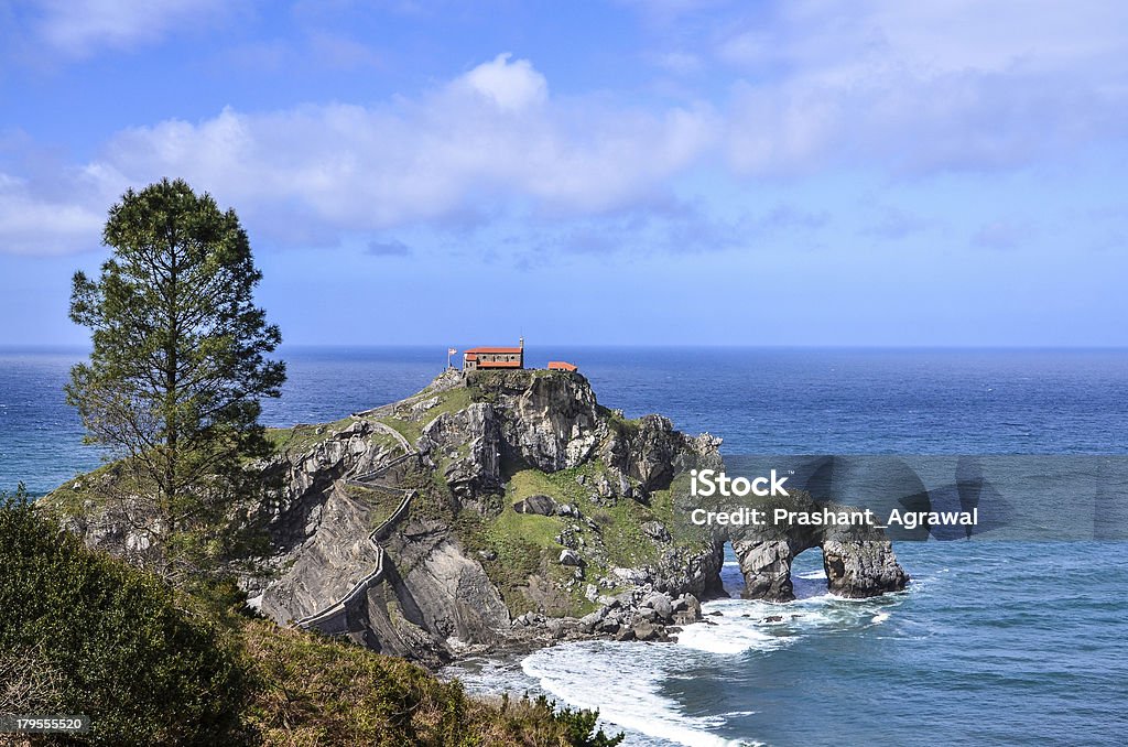 Panoramiczny widok Ermitażu w San Juan de Gaztelugatxe - Zbiór zdjęć royalty-free (Sir Francis Drake)