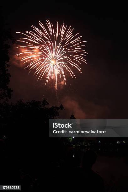 Pokaz Sztucznych Ogni - zdjęcia stockowe i więcej obrazów Eksplodować - Eksplodować, Fajerwerk, Fotografika