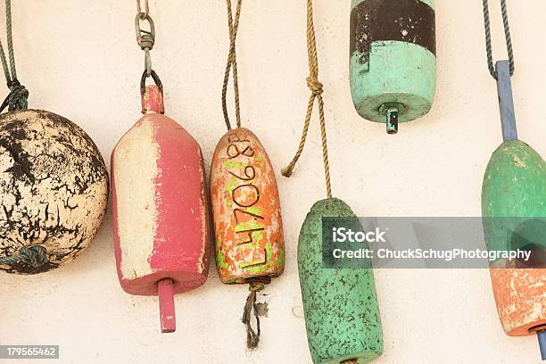 Esposto Alle Intemperie Buoys Da Manhattan Beach California - Fotografie stock e altre immagini di Andare in barca a vela