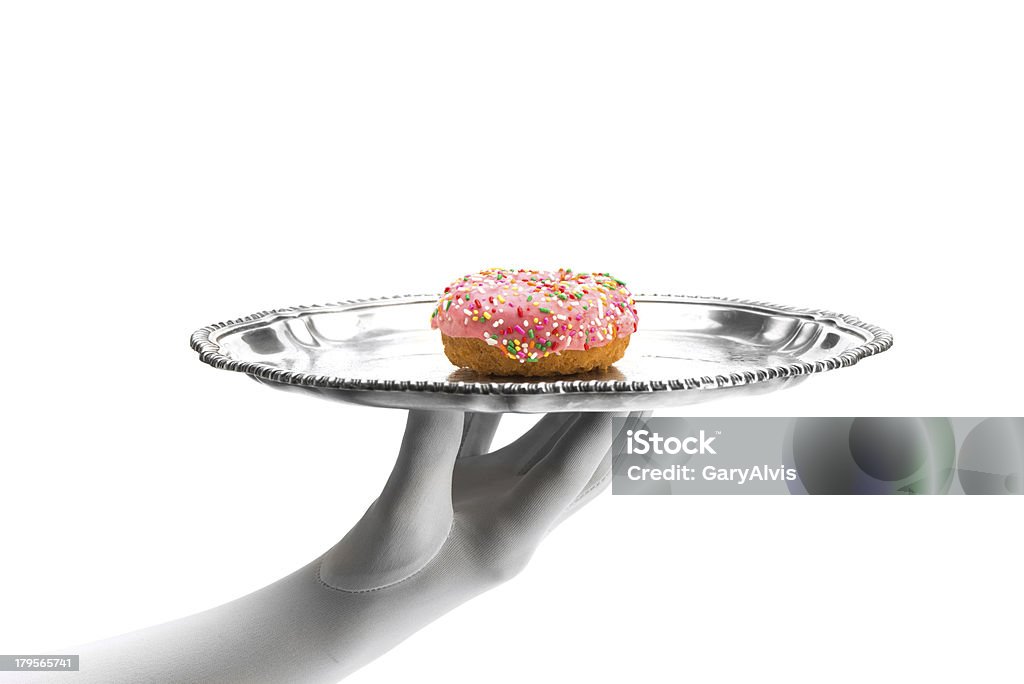 Матовое Пончик на серебряный поднос состоявшемся в белой перчатке, изолированные на белом — - Стоковые фото Поднос роялти-фри