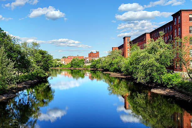 Nashua, new Hampshire Downtown Nashua New Hampshire reflection on the Merrimack River. Nashua is the second largest city in the state of New Hampshire. Nashua is known for its  livability and economic expansion as part of the Boston region nashua new hampshire stock pictures, royalty-free photos & images