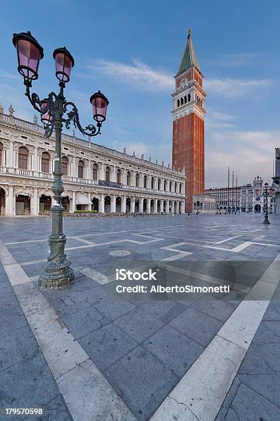 Photo libre de droit de Piazzetta San Marco banque d'images et plus d'images libres de droit de Architecture - Architecture, Campanile - Venise, Ciel sans nuage