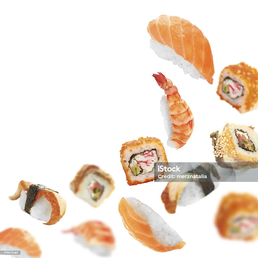 Peças de Sushi voando no fundo branco - Foto de stock de Abacate royalty-free