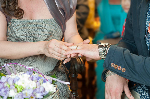 istock Exchange of rings 179573596