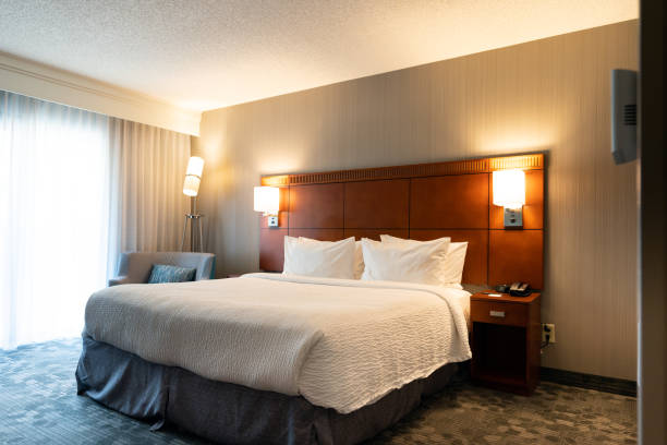 King size hotel bedroom