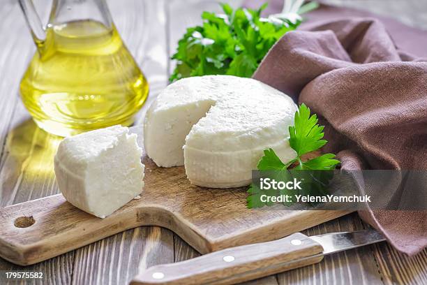 Queijo - Fotografias de stock e mais imagens de Alimentação Saudável - Alimentação Saudável, Bloco, Branco