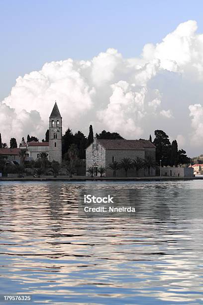修道院には湾のクロアチア島ヴィス - アドリア海のストックフォトや画像を多数ご用意 - アドリア海, クロアチア, ダルマチア