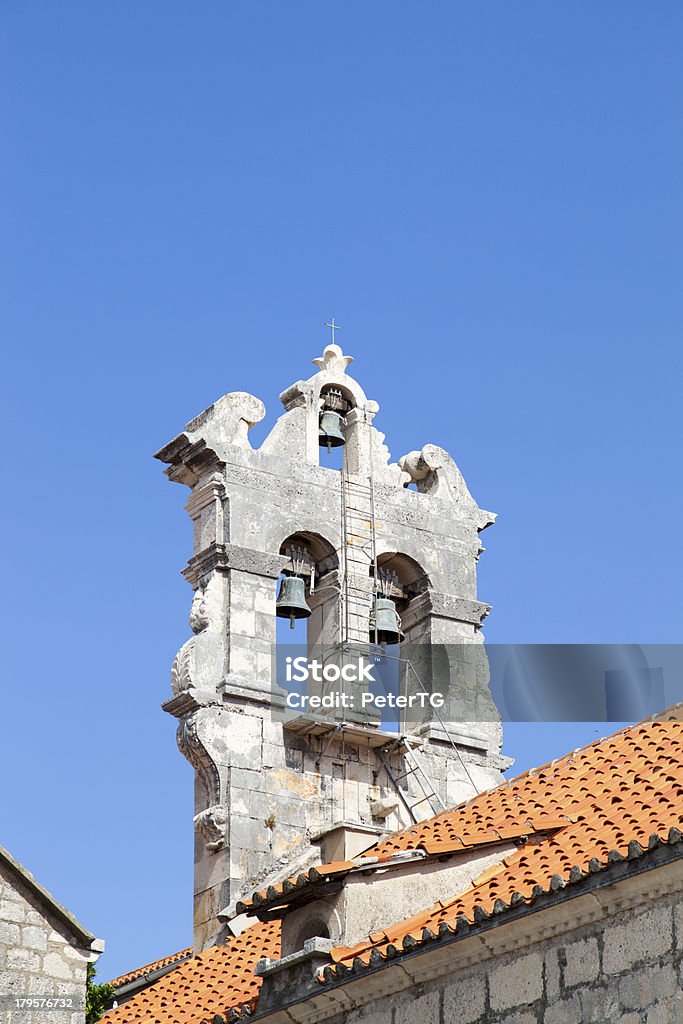 Antico belfry nella città mediterranea - Foto stock royalty-free di Ambientazione esterna