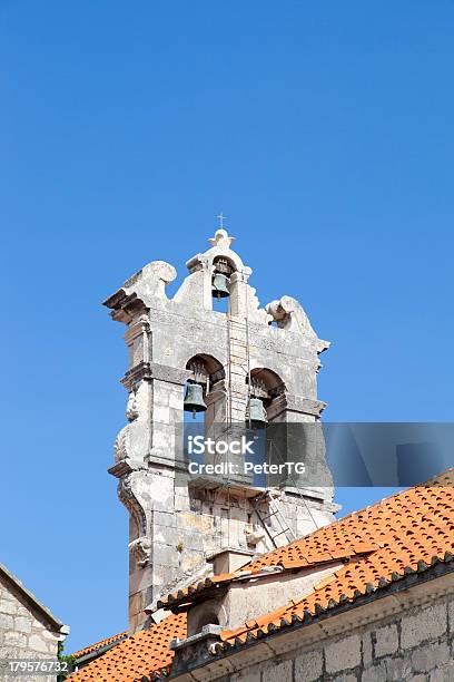 Antico Belfry Nella Città Mediterranea - Fotografie stock e altre immagini di Ambientazione esterna - Ambientazione esterna, Antico - Condizione, Architettura