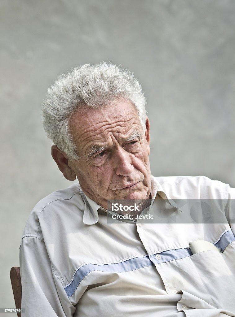 Uomo anziano - Foto stock royalty-free di Vecchio brontolone