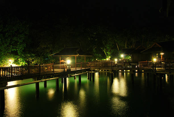 Cena noturna resort - foto de acervo