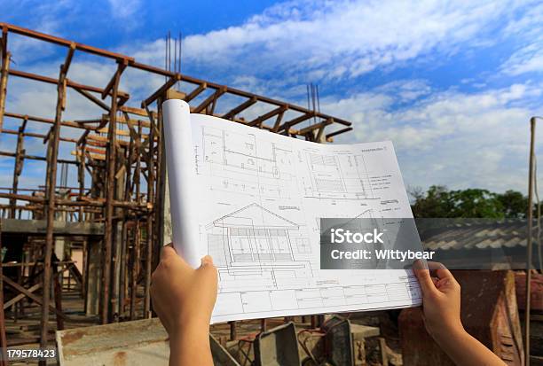 Disegni Di Architettura In Mano Sulla Costruzione Casa Sfondo Con - Fotografie stock e altre immagini di Affari