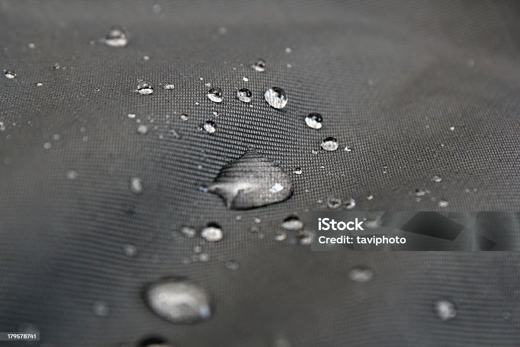 Detalhe da chuva cai em material à prova d'água - Foto de stock de Material Têxtil royalty-free