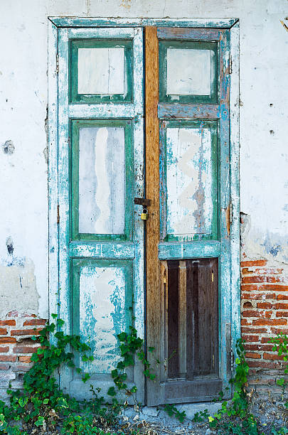 istock Old wooden door 179583078