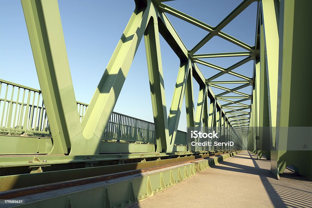 Nord du pont de chemin de fer, à Budapest - Photo de Bleu libre de droits