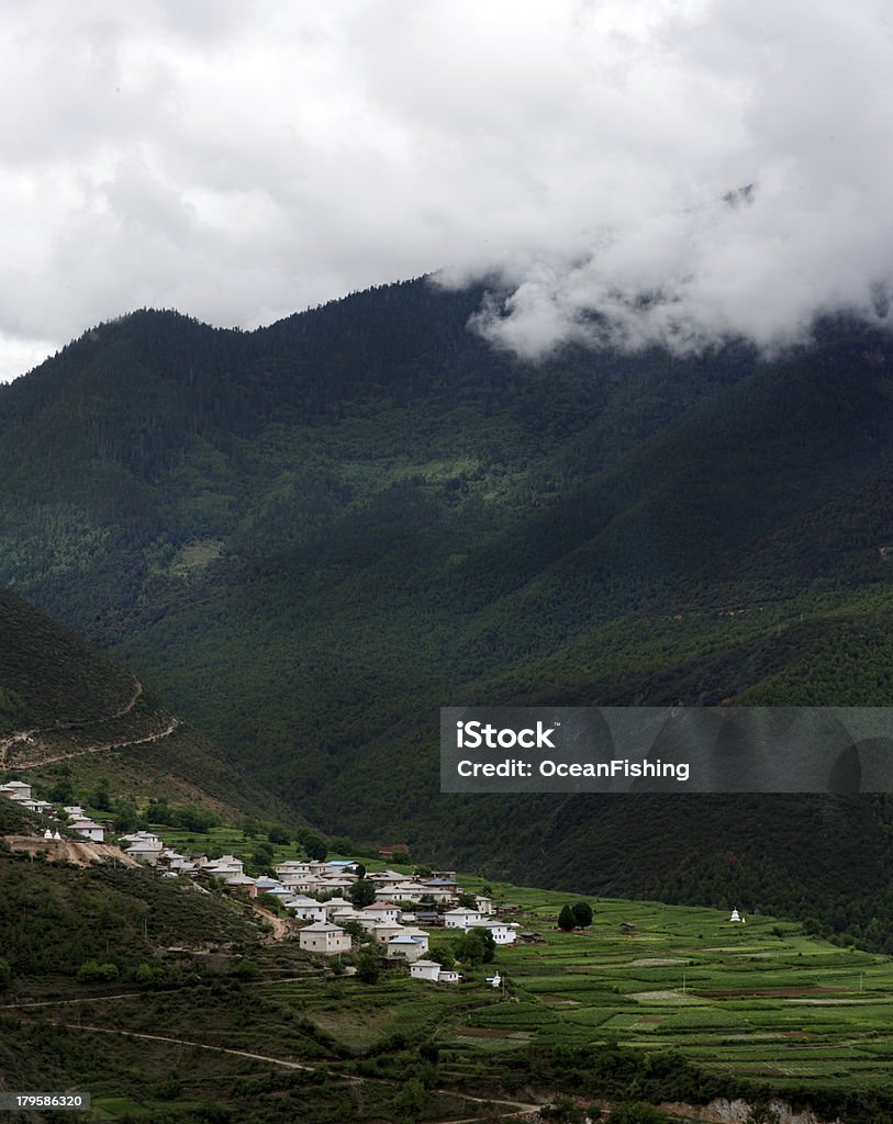 Paesaggio di Shangri-La tibetano village - Foto stock royalty-free di Agricoltura