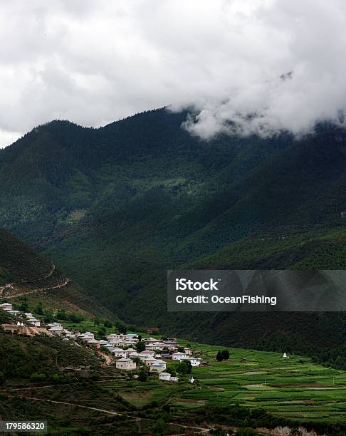 Paesaggio Di Shangrila Tibetano Village - Fotografie stock e altre immagini di Agricoltura - Agricoltura, Ambientazione esterna, Asia