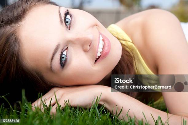아름다운 여름 여성 인물 20-24세에 대한 스톡 사진 및 기타 이미지 - 20-24세, 25-29세, 갈색 머리