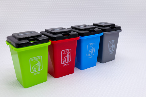 colorful recycle plastic garbage bin