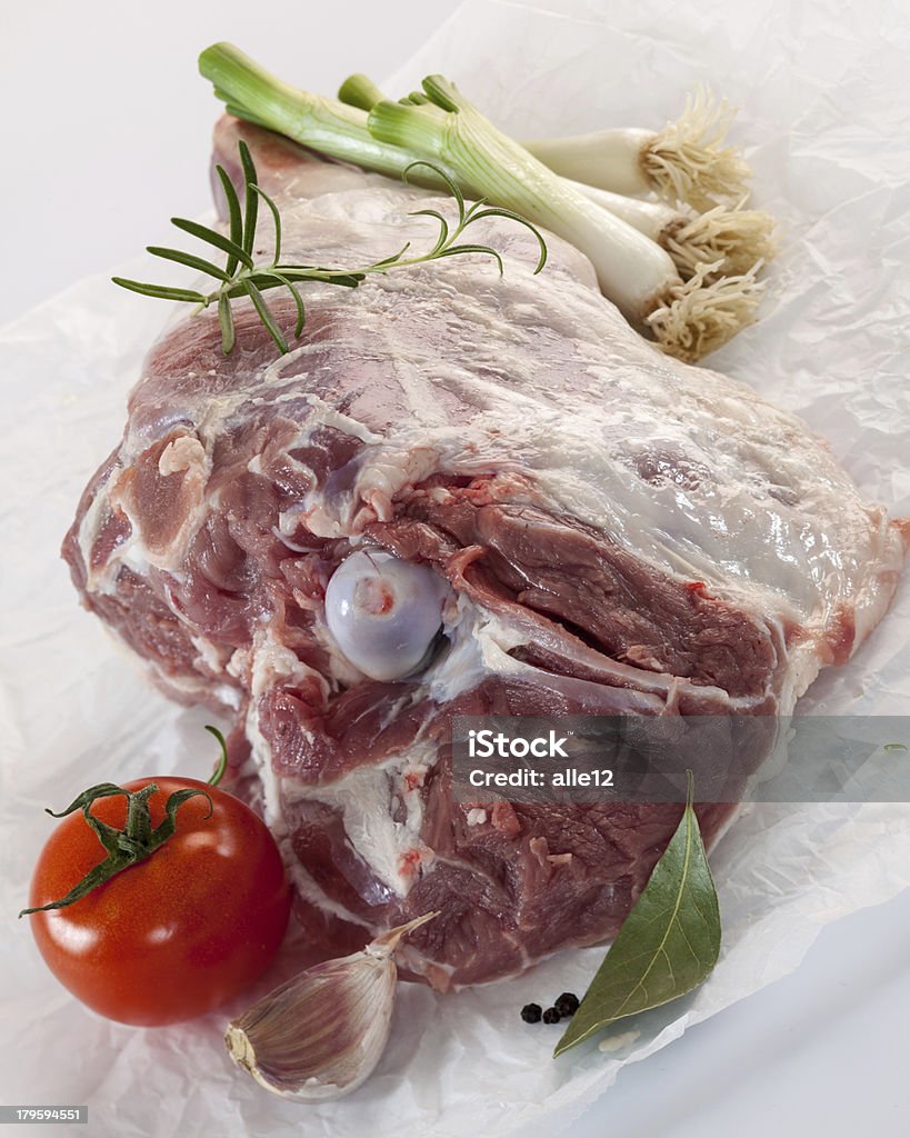 Raw Coscia di agnello - Foto stock royalty-free di Aglio - Alliacee