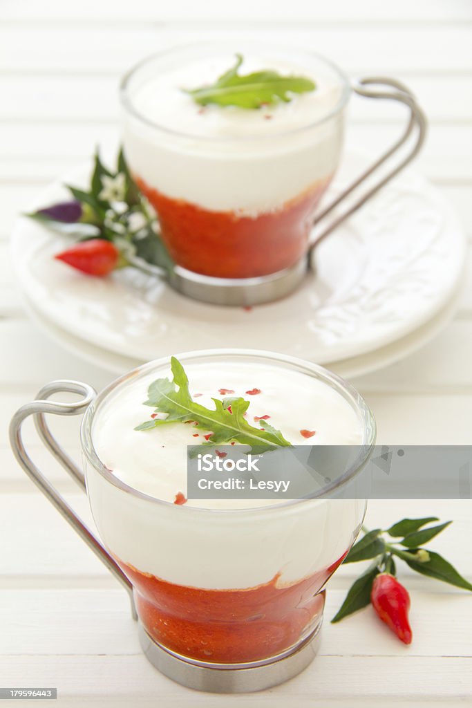 Mousse de pimenta vermelha e creme, foco seletivo. - Foto de stock de Alimentação Saudável royalty-free