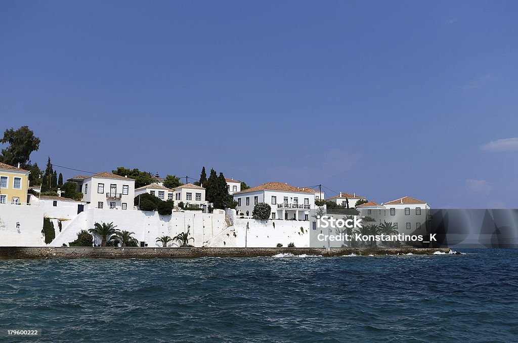 Casas brancas em Spetses island, Grécia - Foto de stock de Alegria royalty-free