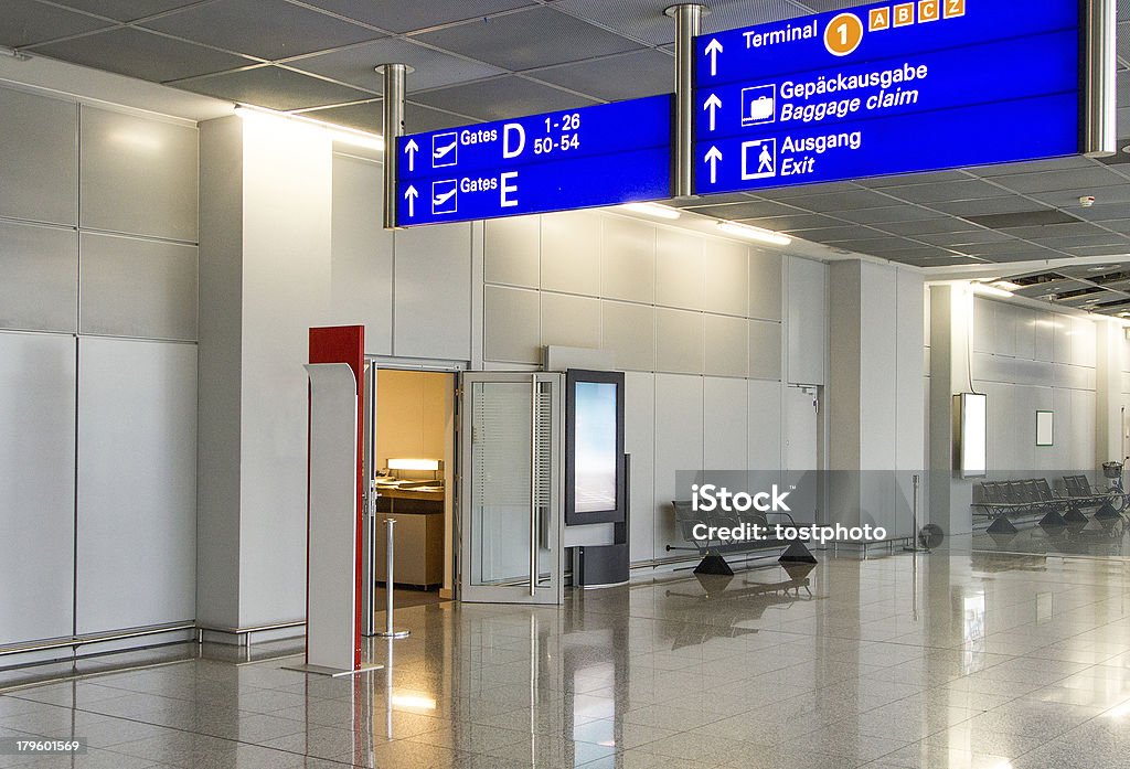 Aeroporto di moderno - Foto stock royalty-free di Aeroporto
