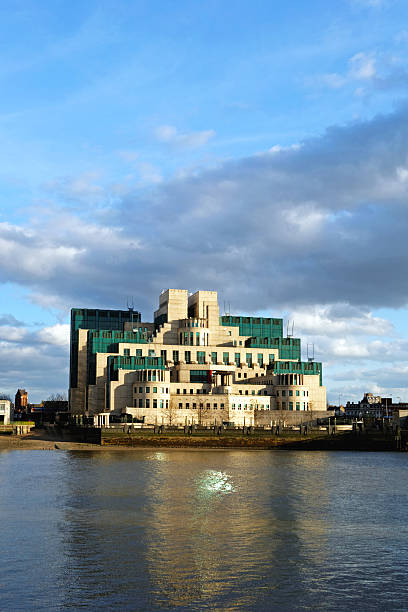 MI6 Building MI6 Building Headquarters of the British Secret Intelligence Service in London mi6 stock pictures, royalty-free photos & images