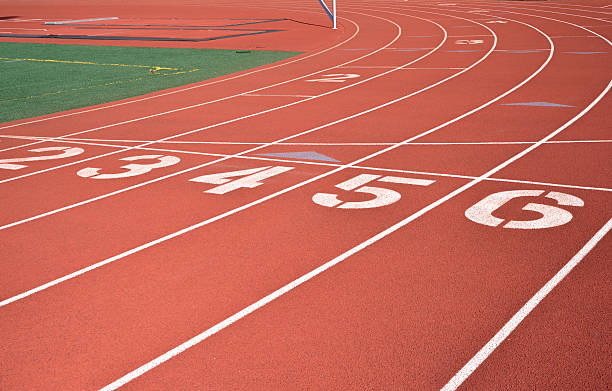 Starting line on red running track Track and field starting line track and field stadium stock pictures, royalty-free photos & images