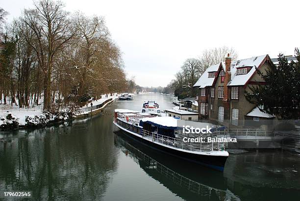 Boat On Thames River Stock Photo - Download Image Now - Building Exterior, Built Structure, Cold Temperature