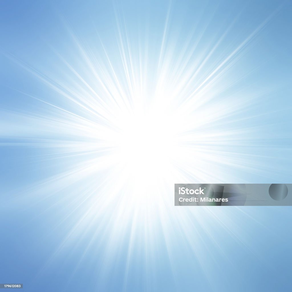 Sol no céu azul com lentes da refração - Foto de stock de Cristalino royalty-free