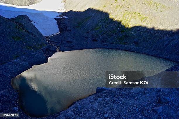 Oregon Cascade Glacial Al Lago Foto de stock y más banco de imágenes de Área silvestre del Monte Jefferson - Área silvestre del Monte Jefferson, Aire libre, Animales salvajes