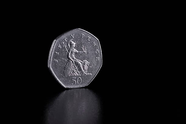 50 펜스 - fifty pence coin coin british coin number 50 뉴스 사진 이미지