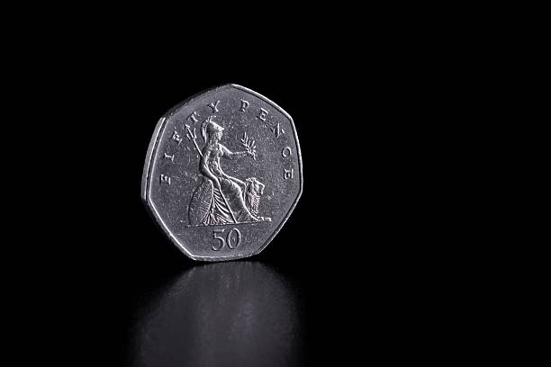 cinquenta pence - fifty pence coin coin british coin number 50 - fotografias e filmes do acervo