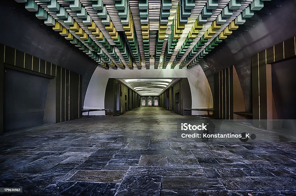 Тоннель на вход в здание - Стоковые фото Архитектура роялти-фри