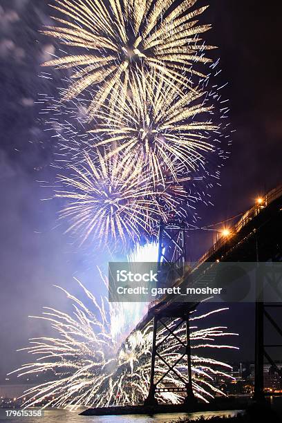 Foto de Fogos De Artifício e mais fotos de stock de Arte, Cultura e Espetáculo - Arte, Cultura e Espetáculo, Comemoração - Conceito, Evento