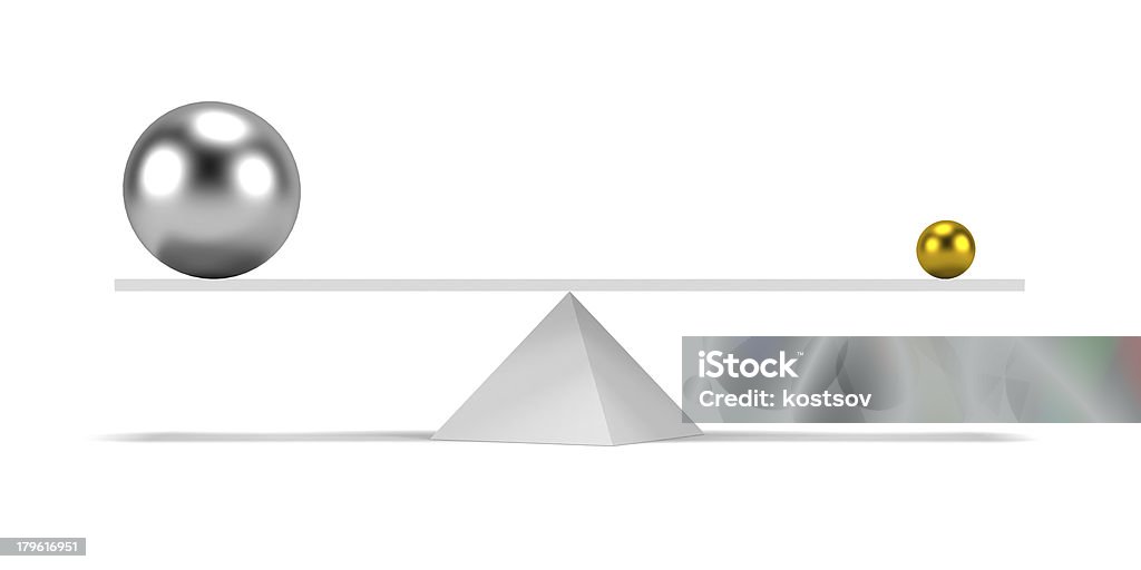 D'argent et d'or sur la balance - Photo de Planche d'équilibre libre de droits
